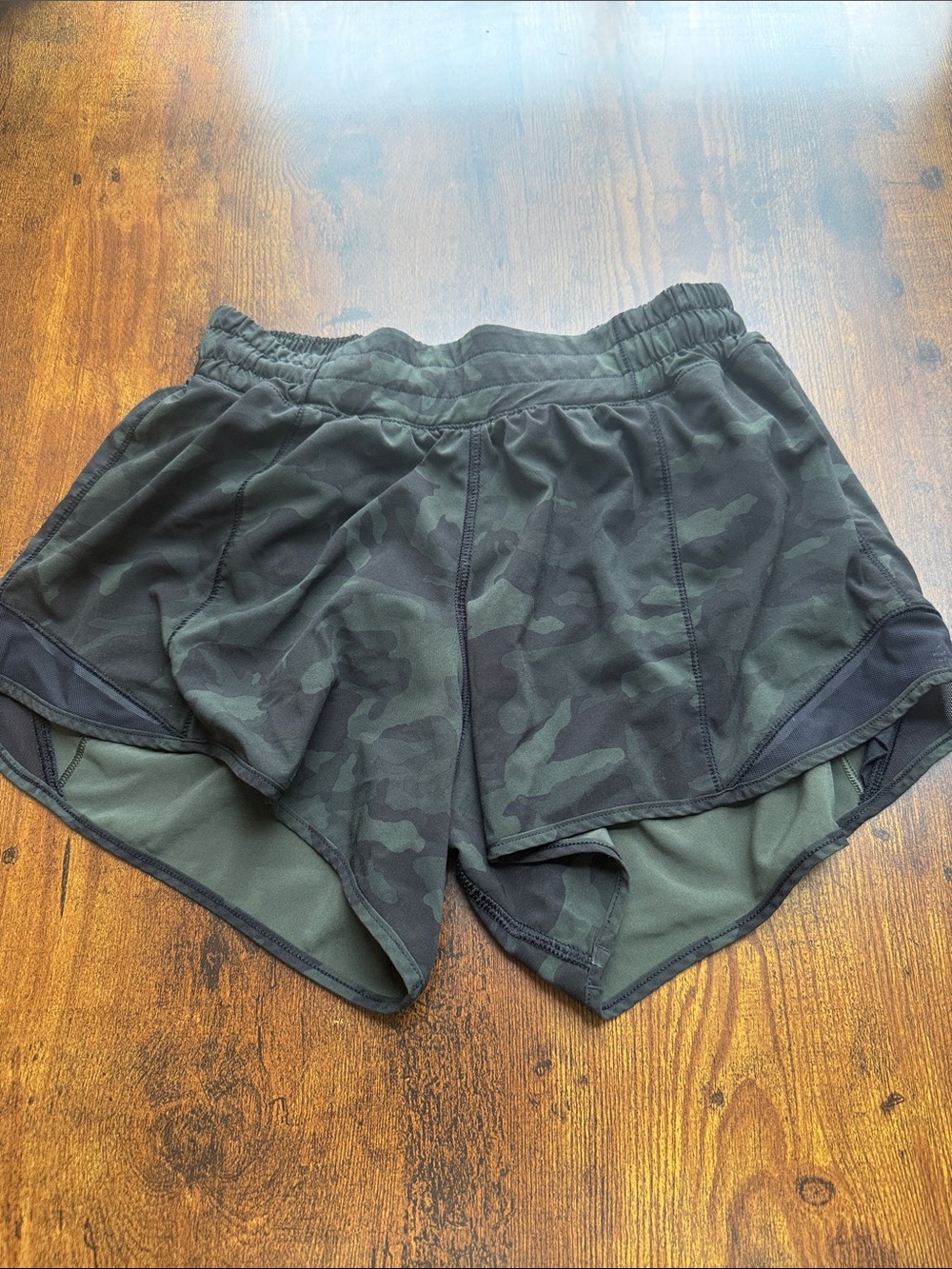 Lululemon Hotty Hot High-Rise Short 4” Tall – Heritage 365 Camo Deep Coal Multi
